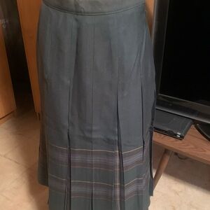 Elegant Green Pleated Skirt